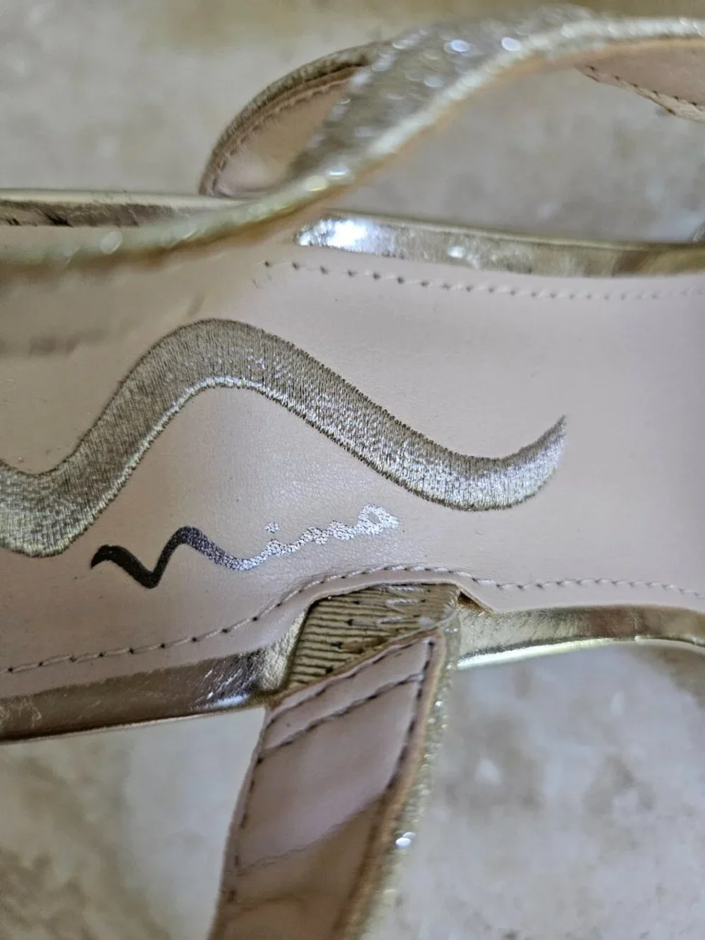 Nina Slingback Sandals 8M Gold Glitter Mesh Kitten Heel Formal Evening Shoes